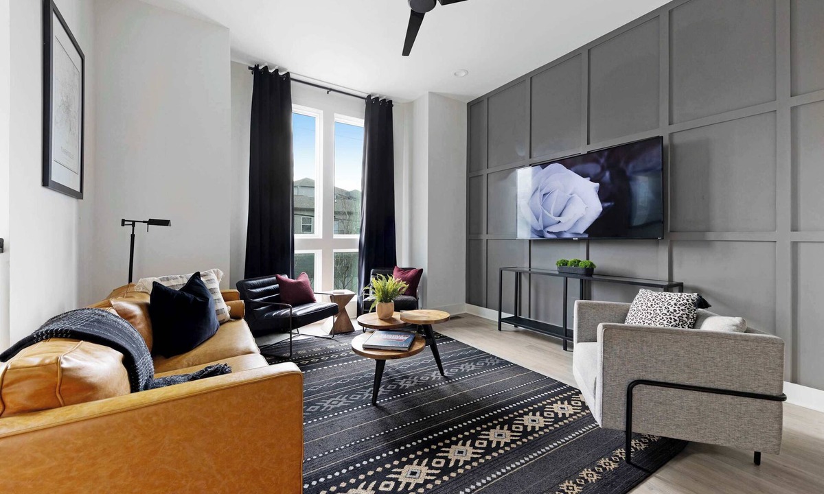 East Nashville House | The Bluestem - Stylish Design, Rooftop w/Firepit!