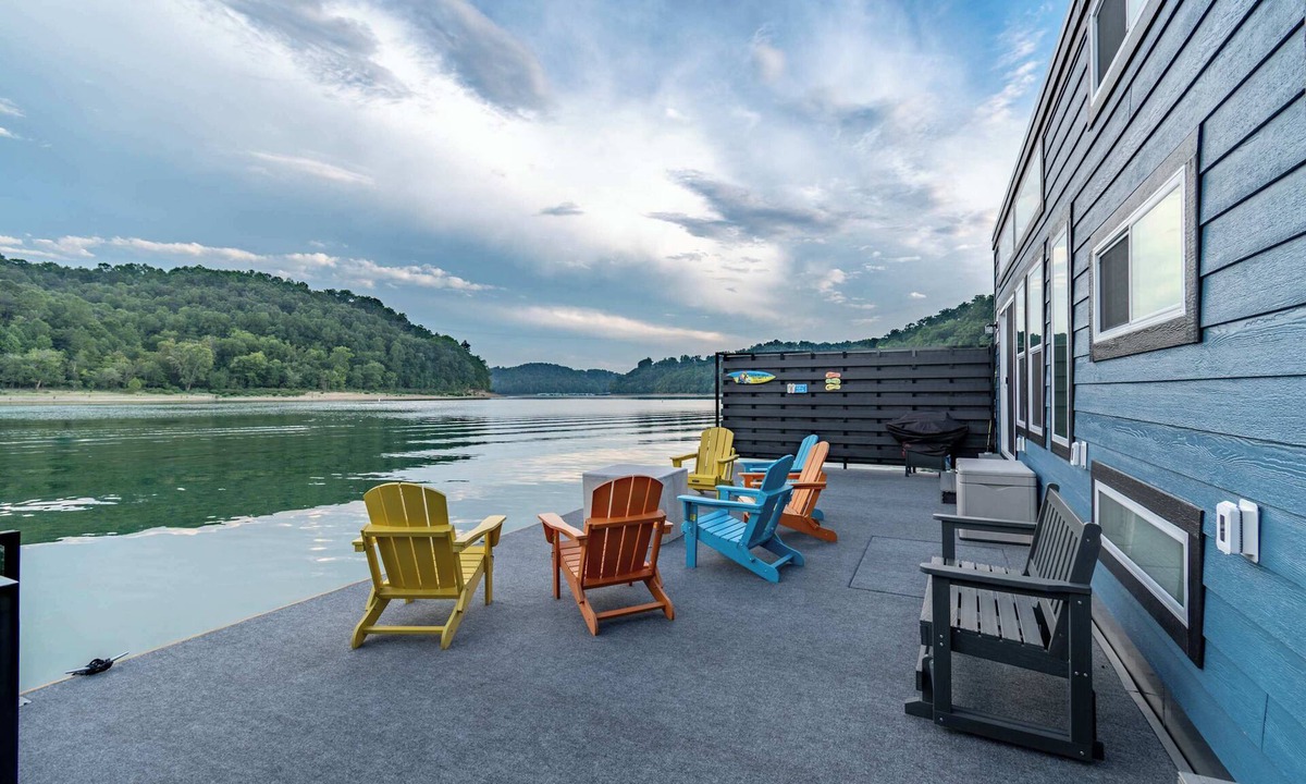 Nancy House | The Bourbon Barge - Floating BoatHouse on Cumberland