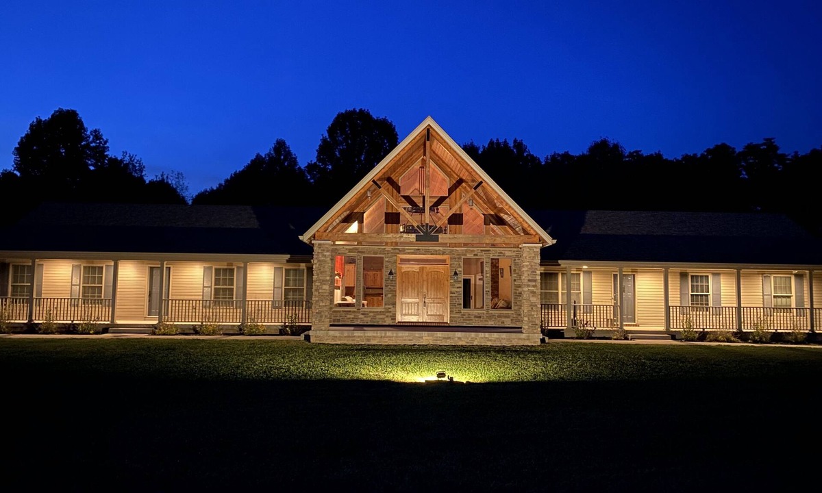 Yosemite House | The Bunkhouse Retreat/Sleeps 15/7BR/5BA/4 Private Acres