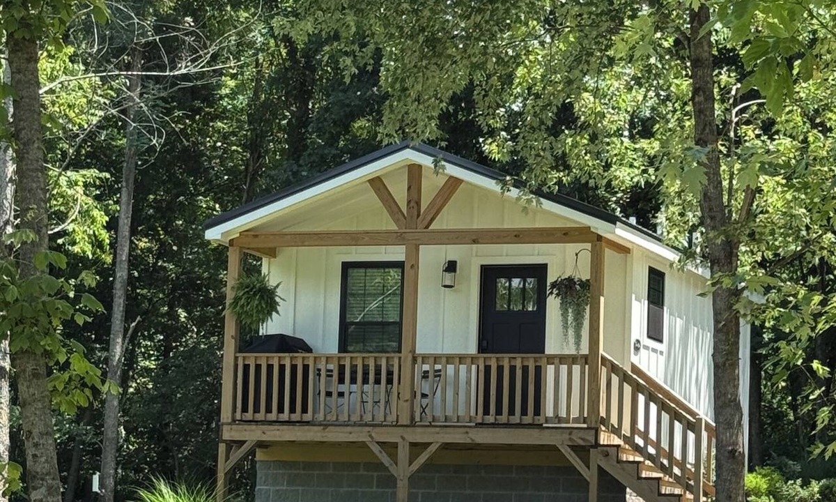 Taylorsville Cabin | The Cabins at Brookhaven - The Nook