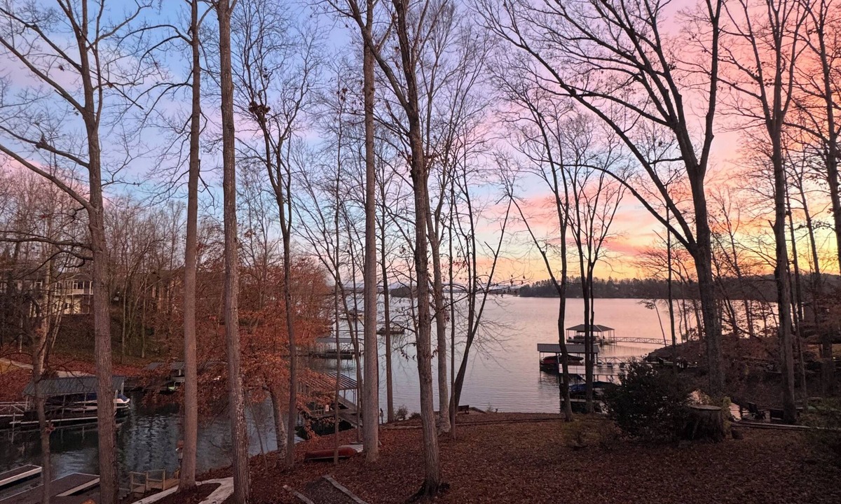 Seneca House | The Canoe House - Multi Family/Elder Friendly 6 BE/4 BA - Clemson - Lake Toys