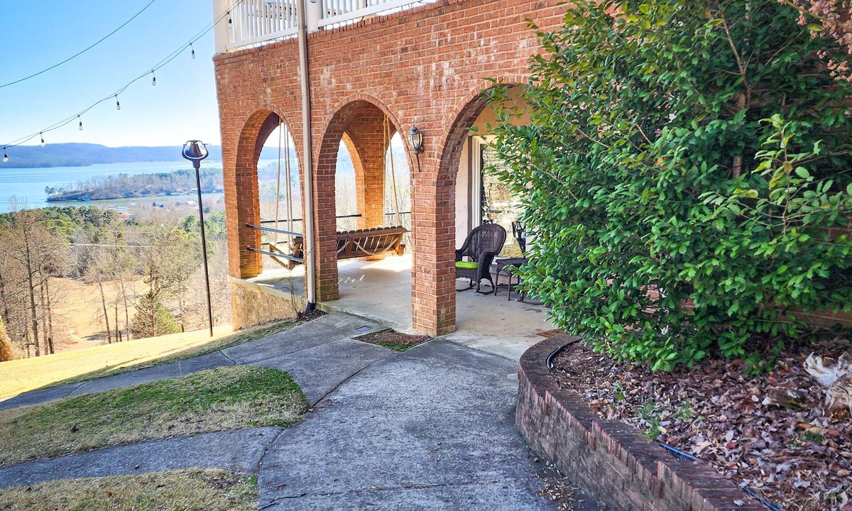 Grant Condo | The Cellars at Broken Arrow Farms Cozy 2-bedroom condo in marvelous Scottsboro