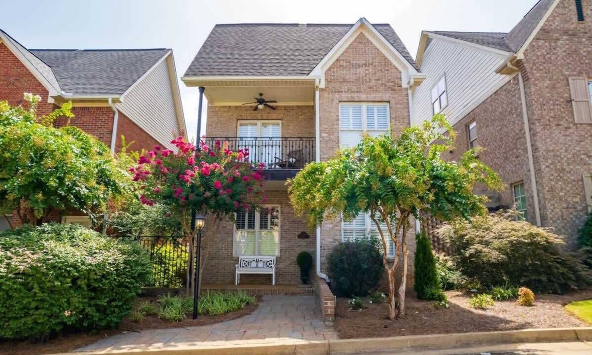 Oxford House | The Charleston by Apex Short Term Stays