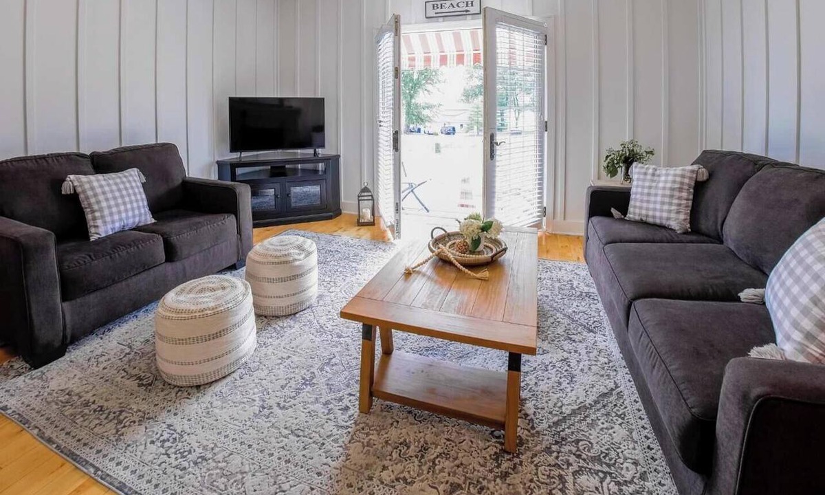 Holland Condo | The Chesapeake: 3BR Boutique Suite Sleeps 10 | Pool, Hot Tub, Free Golf, Lake Mac Views