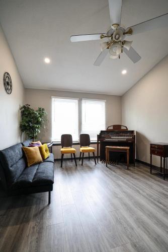 Lexington Villa | The Coffee House