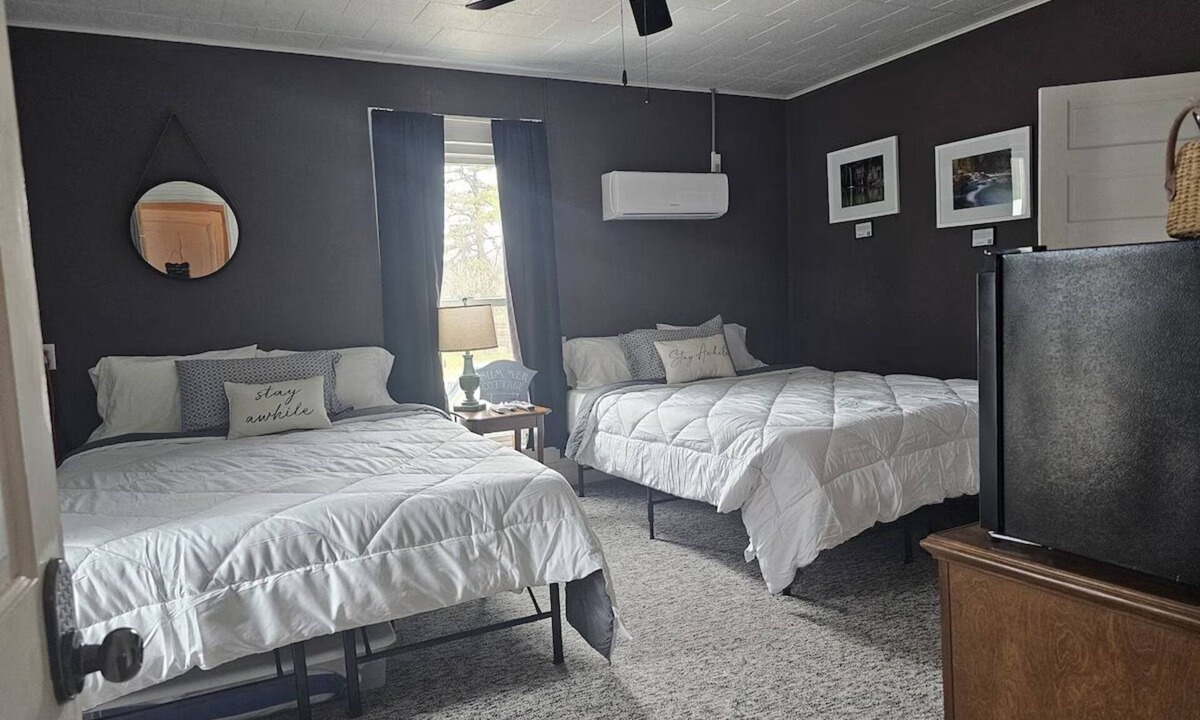 Eminence House | The Cottage Room has 2 queen beds and private bathroom