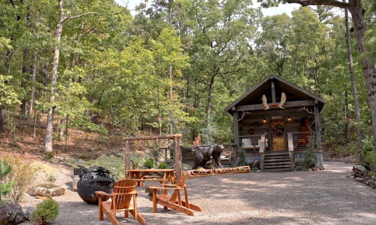 Hot Springs Cabin | The Cozy Moose Cabin At Fox Pass Cabins