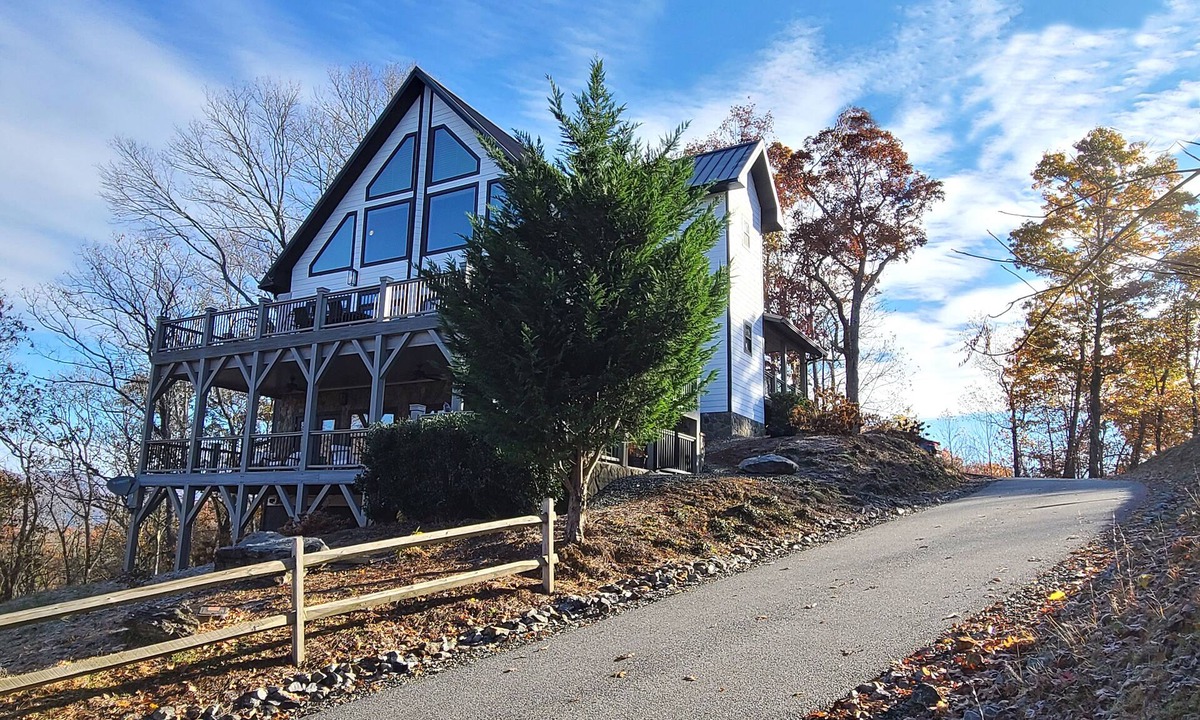 Marble Cabin | The Cozzi Lodge, a mountain retreat with all the comforts of a modern chalet.