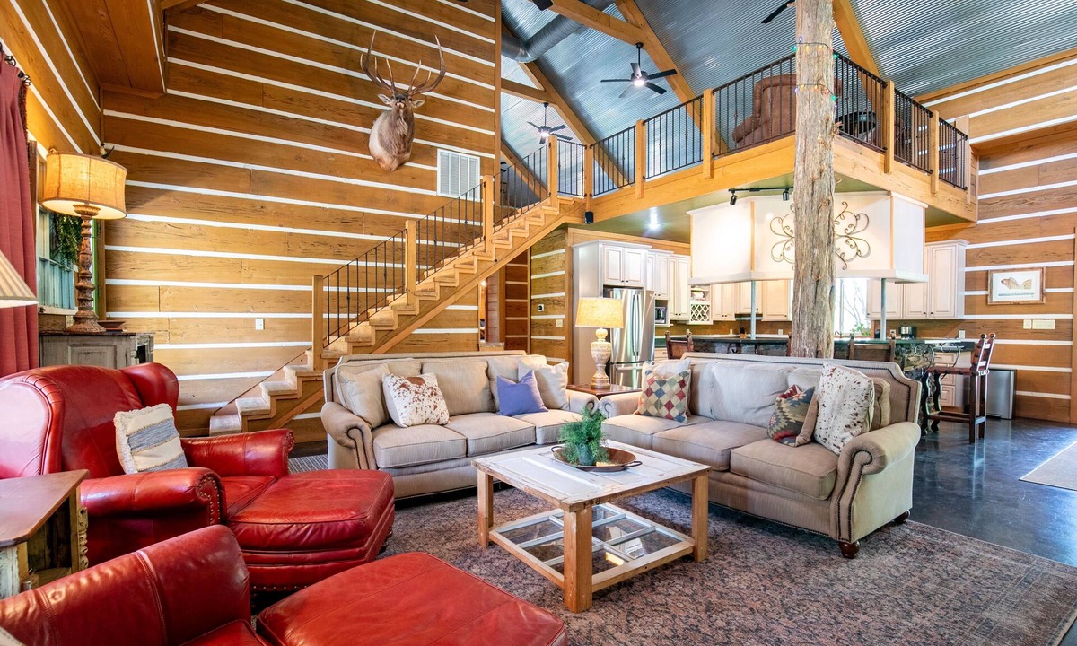 Batesville House | The CPL, 3BR Oxford Retreat by Velvet Ditch Villas