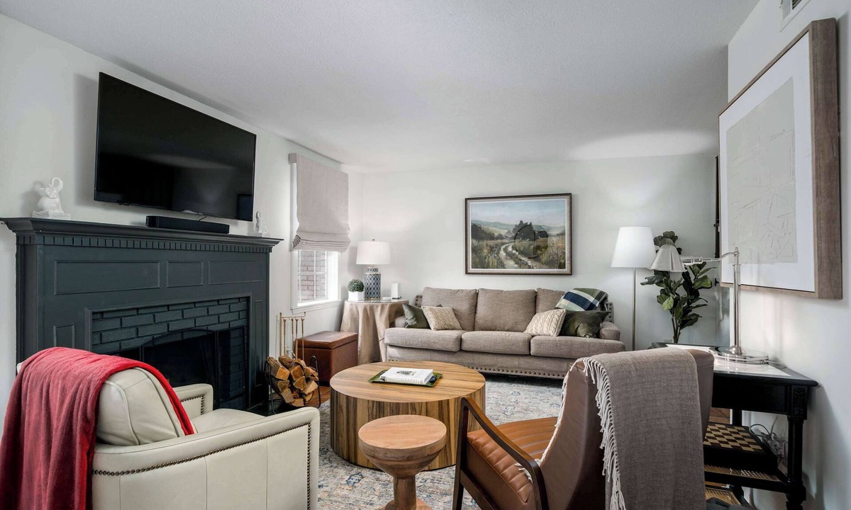 Tuscaloosa House | The Fox's Den | Spacious 3BR Townhome Near UA & Downtown