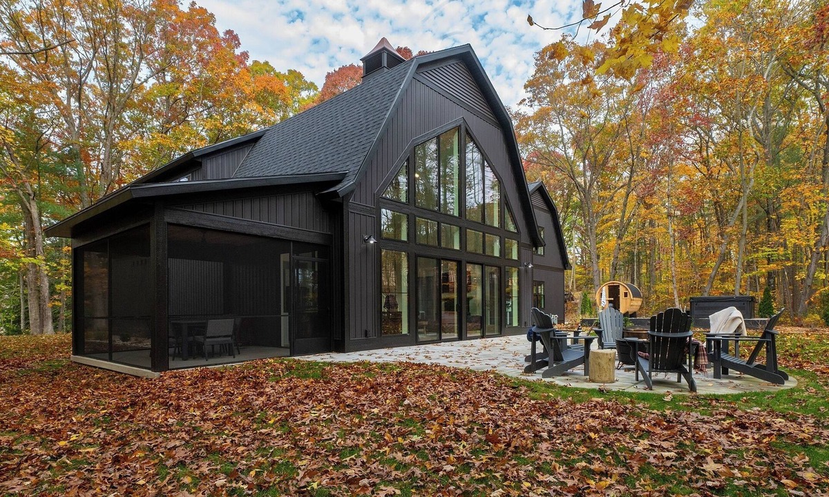 Saugatuck House | The Gambrel : Sauna : Hot Tub : Firepit : Game Room : Pets Welcome