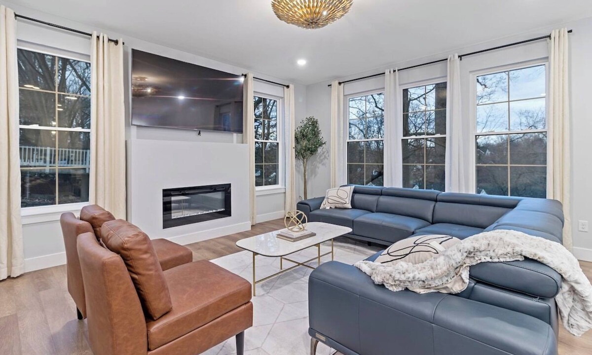 Oakley House | The Gold Standard of Oakley New Construc 4bd/4.5bt