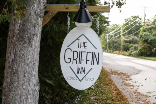 Ellison Bay Hotel | The Griffin Inn