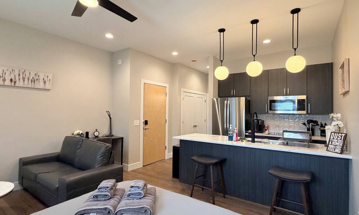 St. Louis Apartment | The Grove Studio, Manchester Ave:Near Forest Park