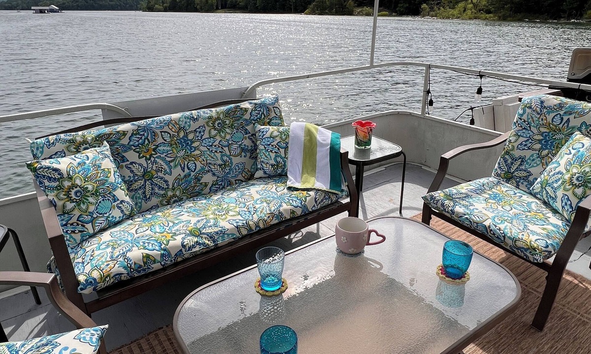 Rock Harbor Boat Rental | The Gypsy - Where the Fun Begins