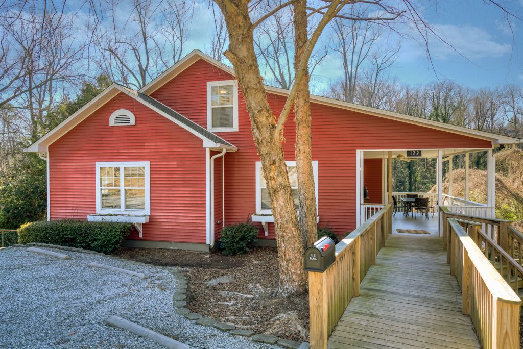 Lynn House | The Haven - Charming Tryon house - A haven from everyday life!