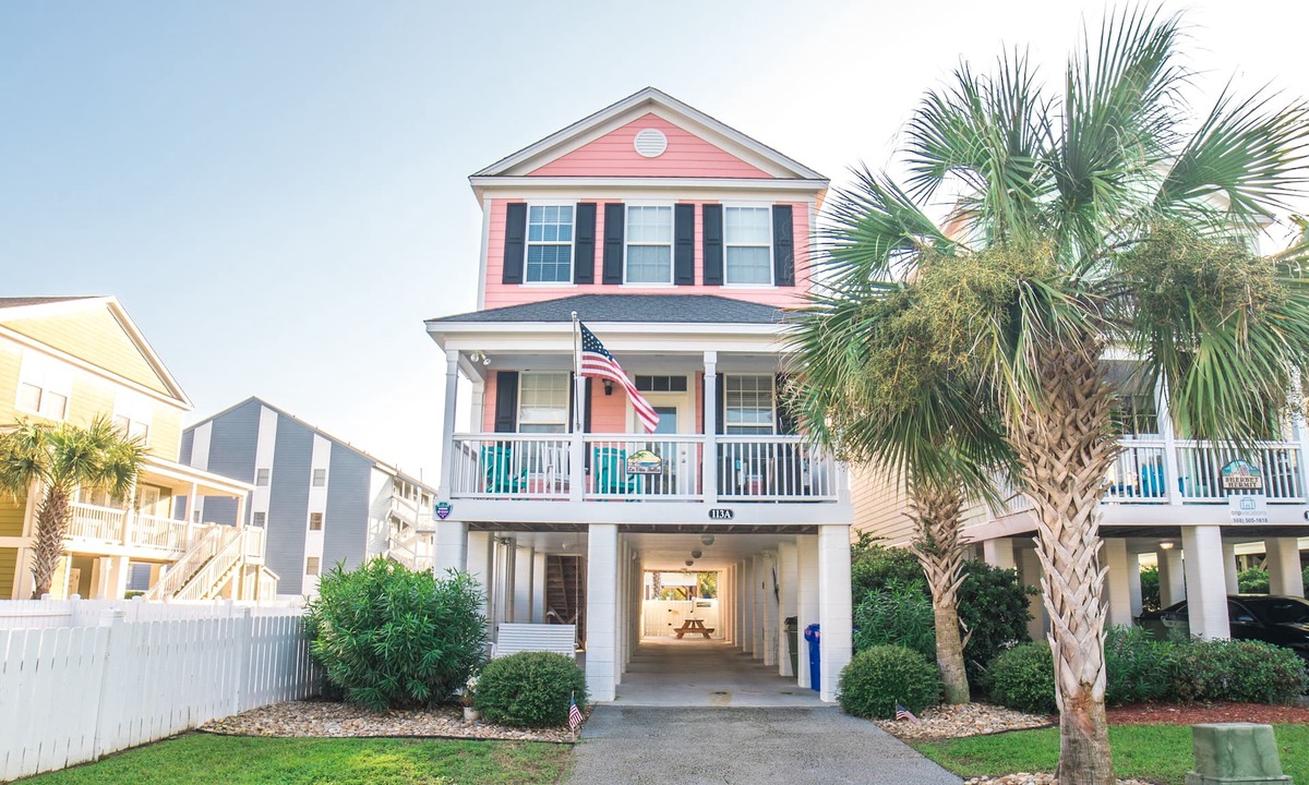 Surfside Beach House | The Ideal Vacation ~ Private POOL, Perfect Location ~ Spacious & Clean