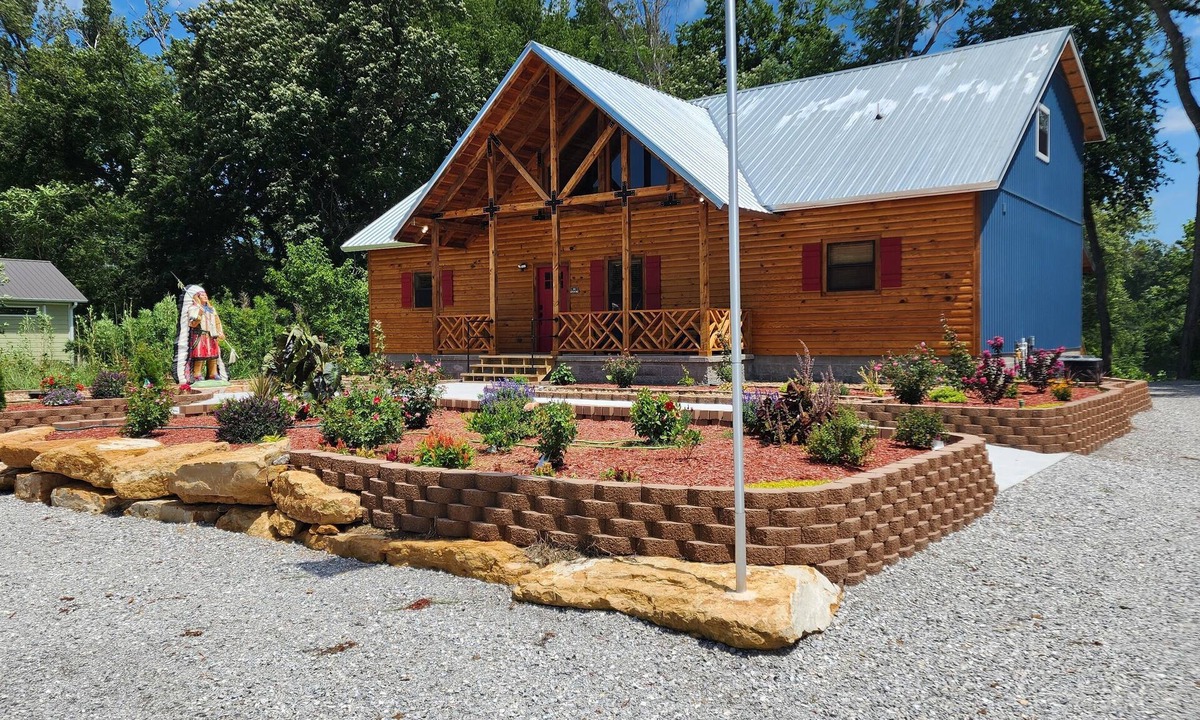 Boswell Cabin | The Indian Lodge in Sunset Valley on the White River