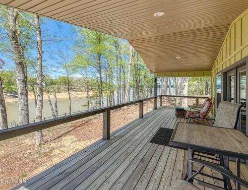 Dandridge Villa | The Lake Cottage on the Peninsula