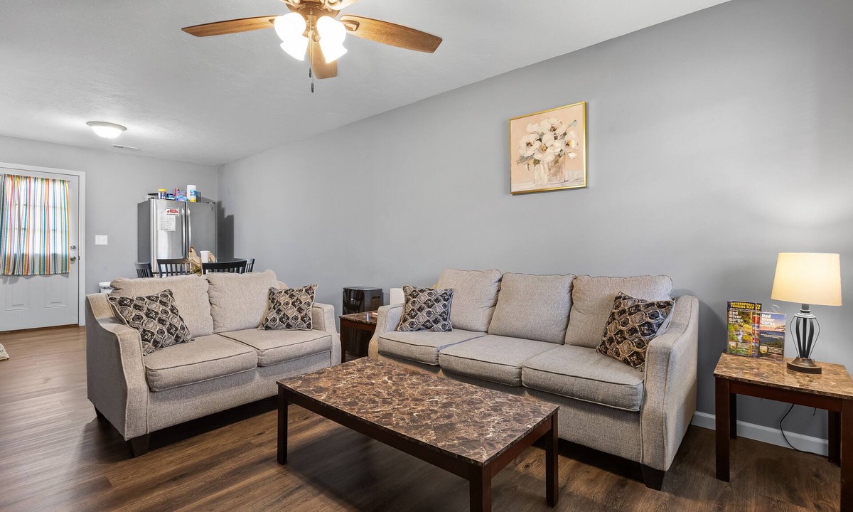 Stanton House | The Lazy Hiker l Cozy 2BR l 15 min to RRG l WI-FI
