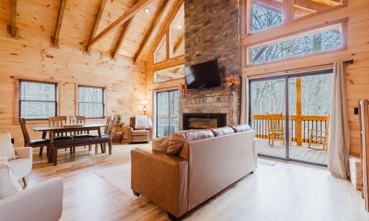 Saint Helens Cabin | The Lazy Maple in RRG - Hot tub/Fire pit/Arcade