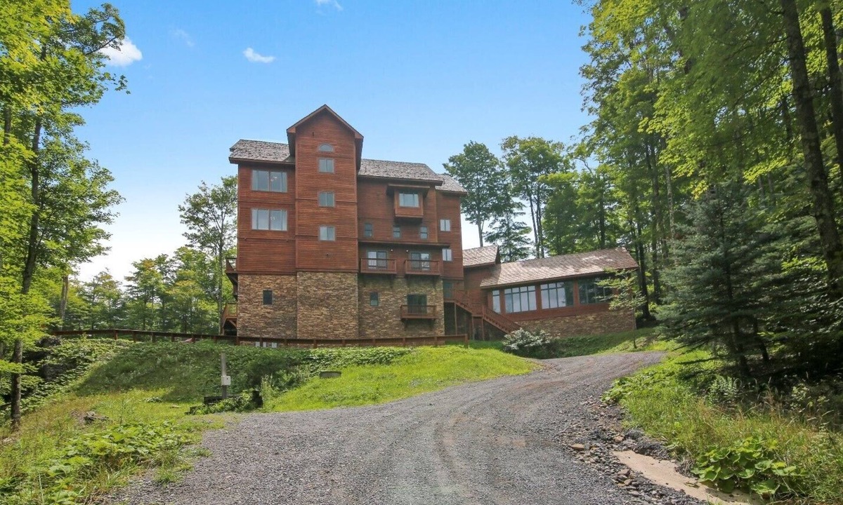Timberline Villa | The Lodge at Wolverton Heights is a fabulous stay on slopes! Tons of amenities!