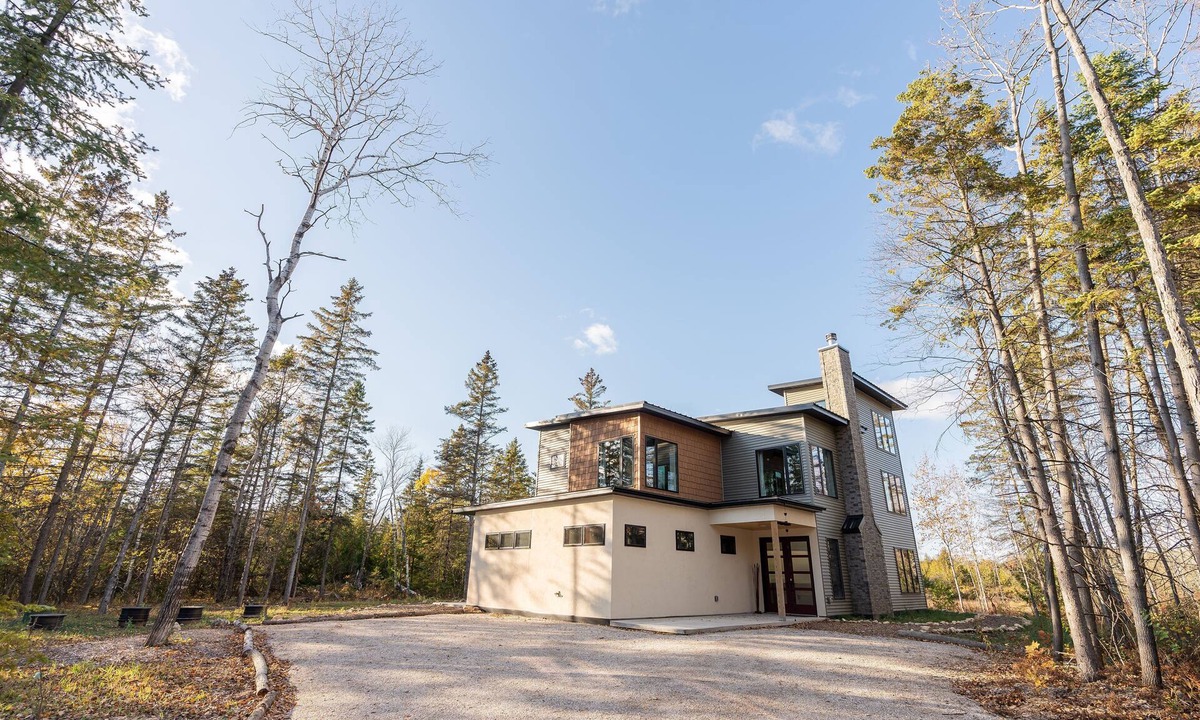 Rowleys Bay House | The Lookout, minutes to Sister Bay with Starlink internet