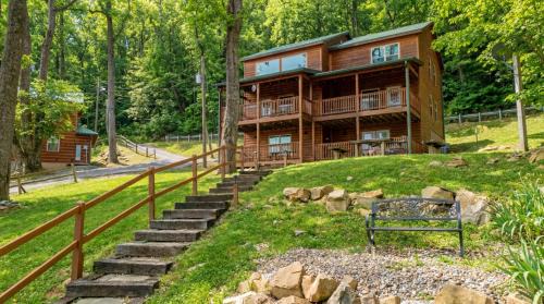 Sevierville House | The Lookout Pair by Ghosal Luxury Lodging