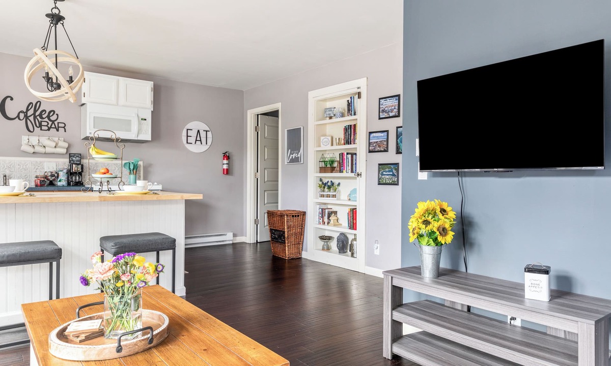 East Jordan Apartment | The Mitten Escape -Dogs Ok, Boyne/Schuss, Skiing, Petoskey, Charlevoix