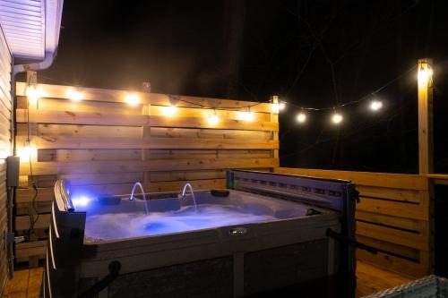 Beauty House | The Mountain Magnolia-Hot Tub on Private Deck