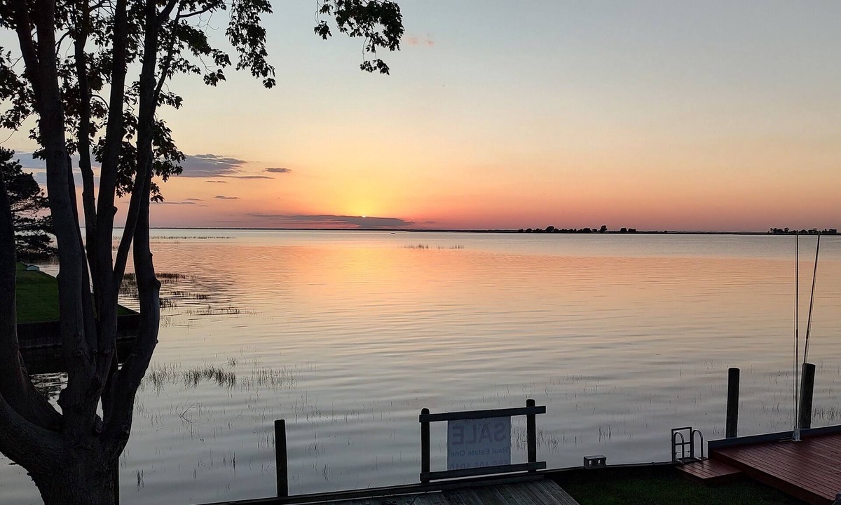 Harsens Island House | The Nest – Harsens Island Waterfront Retreat w/boat parking & Sunset Views