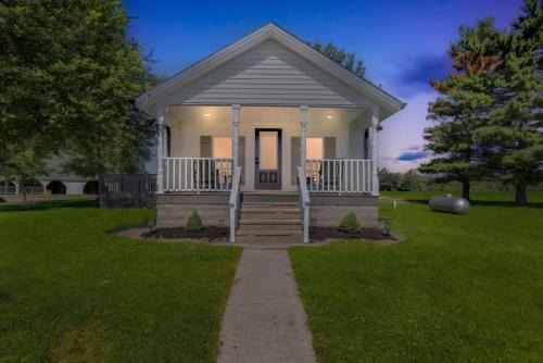 West Liberty House | The Oasis Country 3 BR Farmhouse