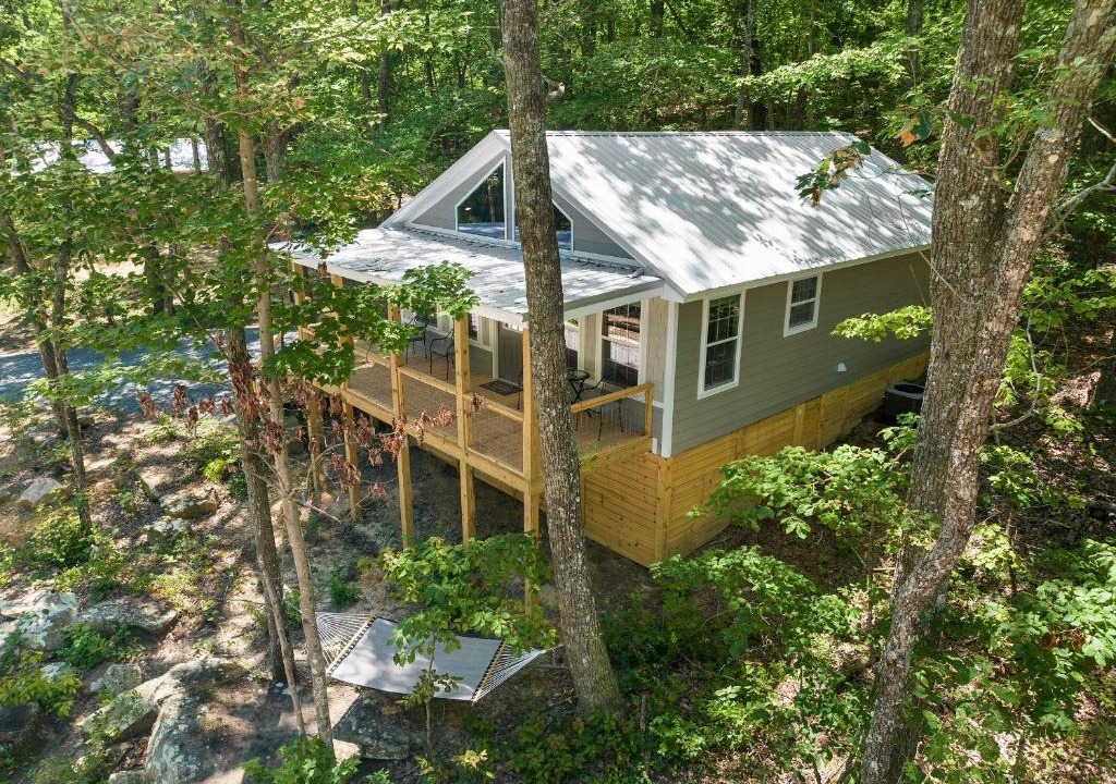 Fort Payne House | The Otter Box Cabin - 92 Acres Beside DeSoto State Park
