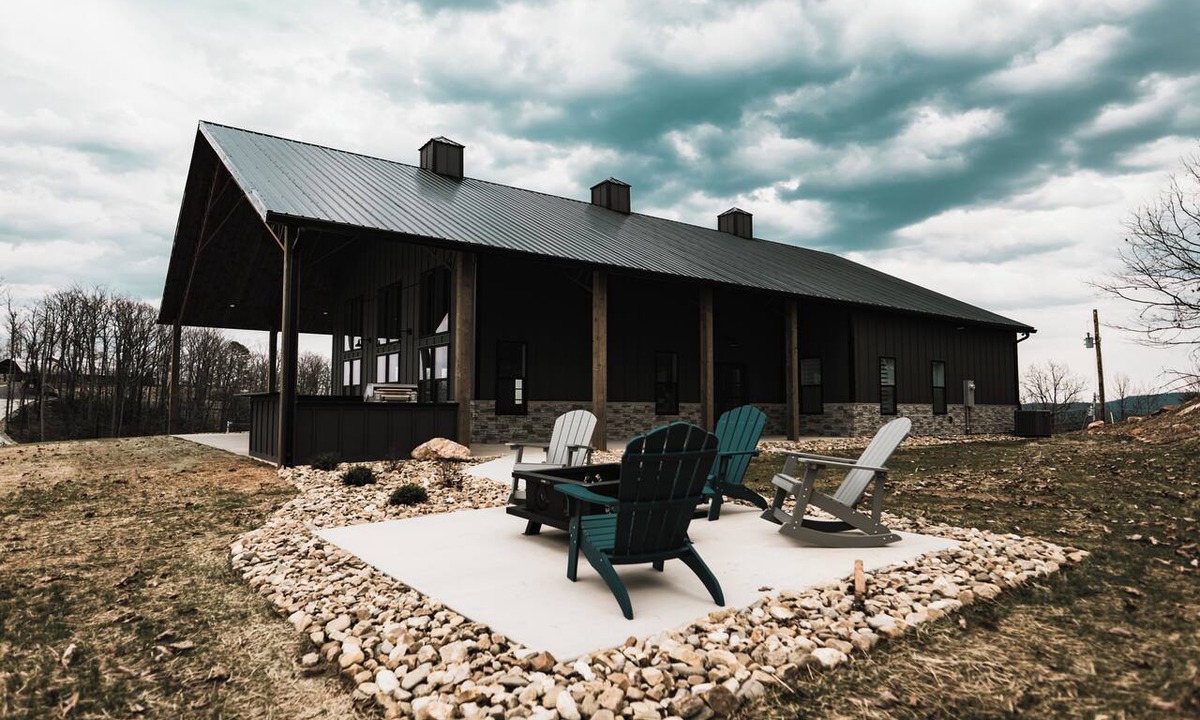 Morganton House | The Overlook at Burkemont/Near Hidden Hill Venue