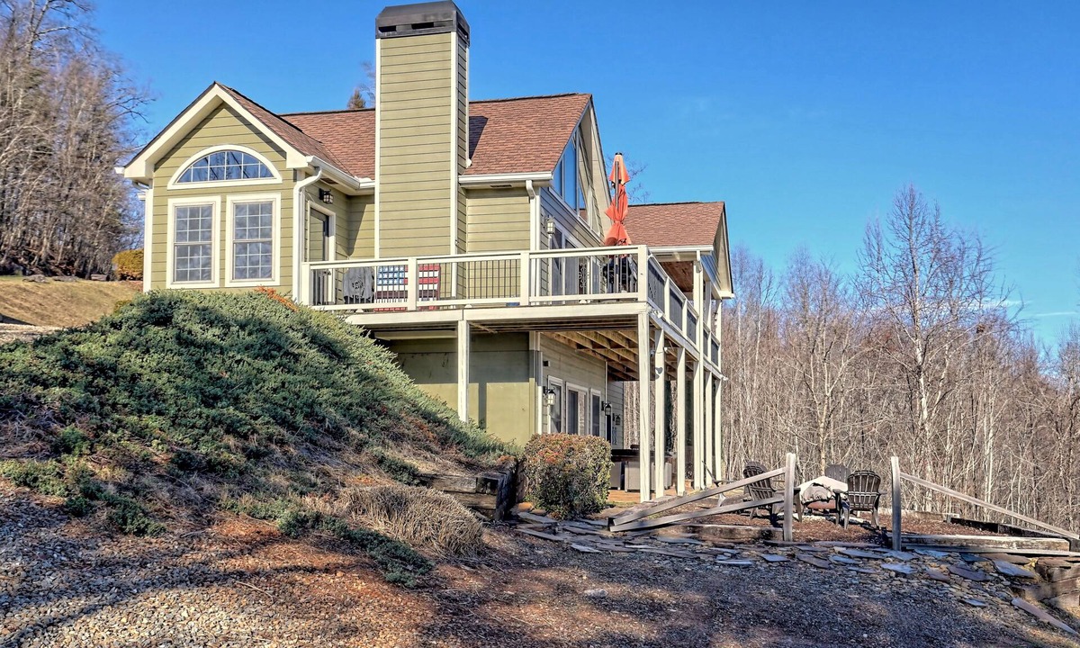 Hayesville House | The Overlook by Chatuge Home Concierge Awesome lake and mountain views, fire pit, hot tub, gas grill