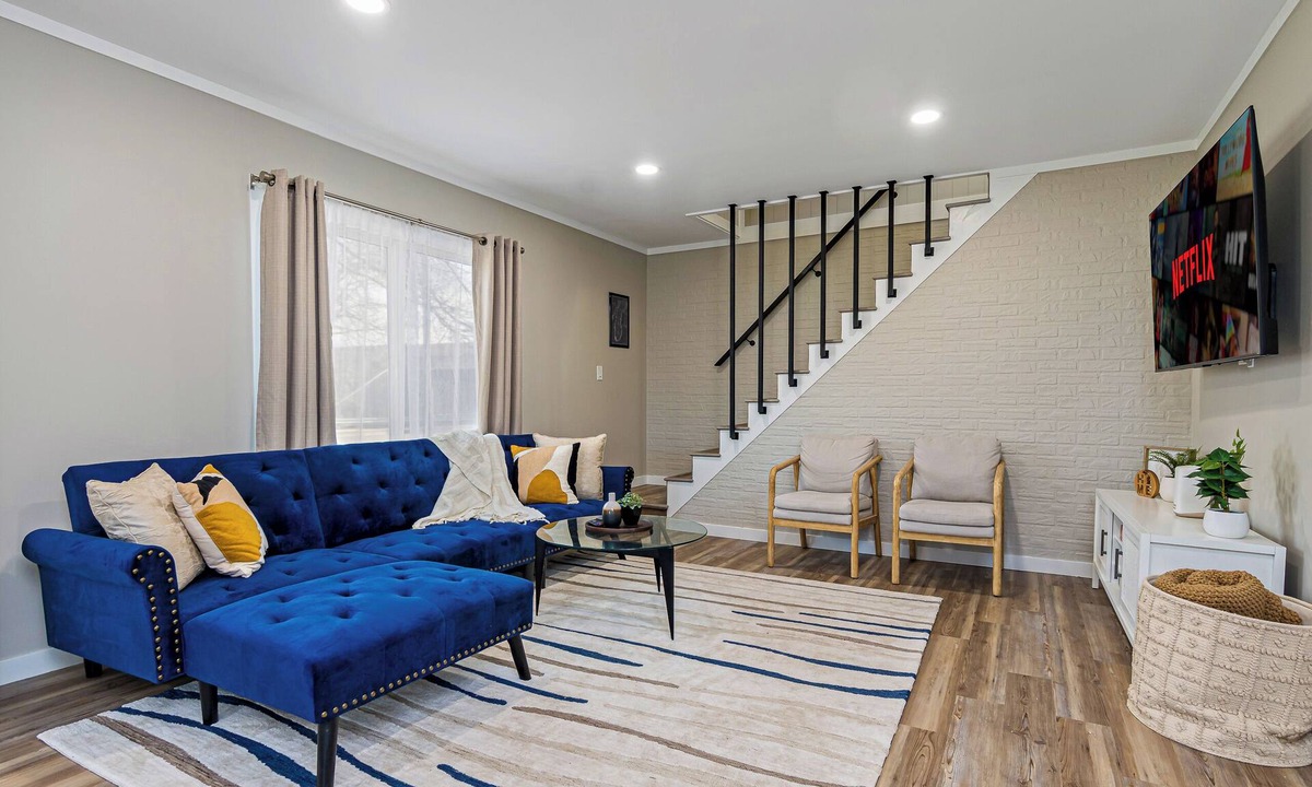 Grandville House | The Pear Tree: 3Bd 2Ba, Dog Friendly, 10min to Downtown Grand Rapids