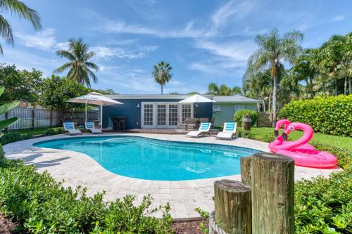 Palm Beach Gardens House | The Pelican Villa Large Pool Firepit!