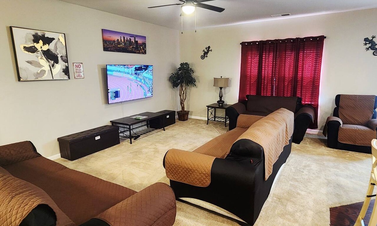 McDonough House | The Perfect Guesthouse for Family and Group Trips
