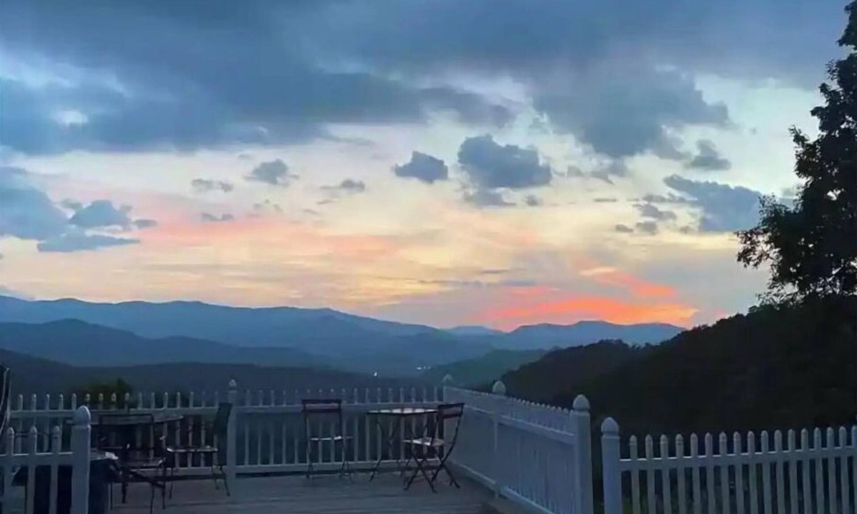 Hiawassee Cabin | The Perfect View -Hiawassee upscale mountain cabin