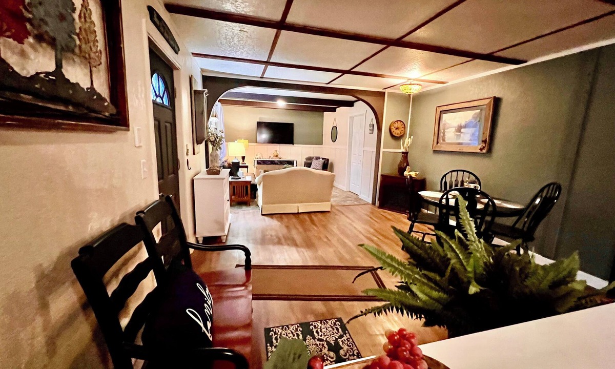 Newton County House | The picket fence Nana's big dream 3 beds-2 bedrooms -privacy patio deck