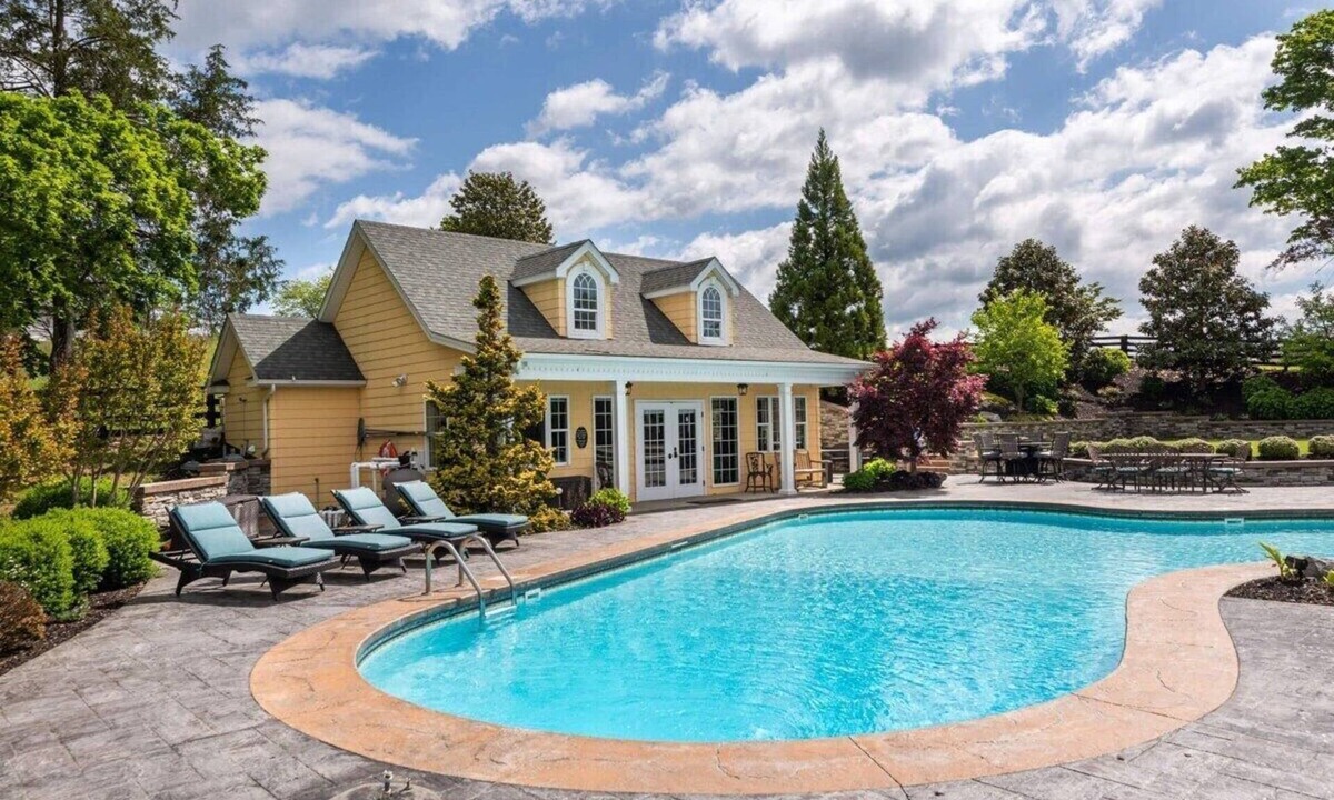 Swoope House | The Pool House: Mtn Views & 15 Mins to Downtown