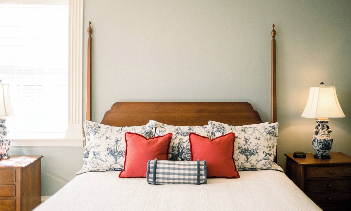 Millersburg Hotel | The Professor's Suite: Classic Historic Stay with a King Bed