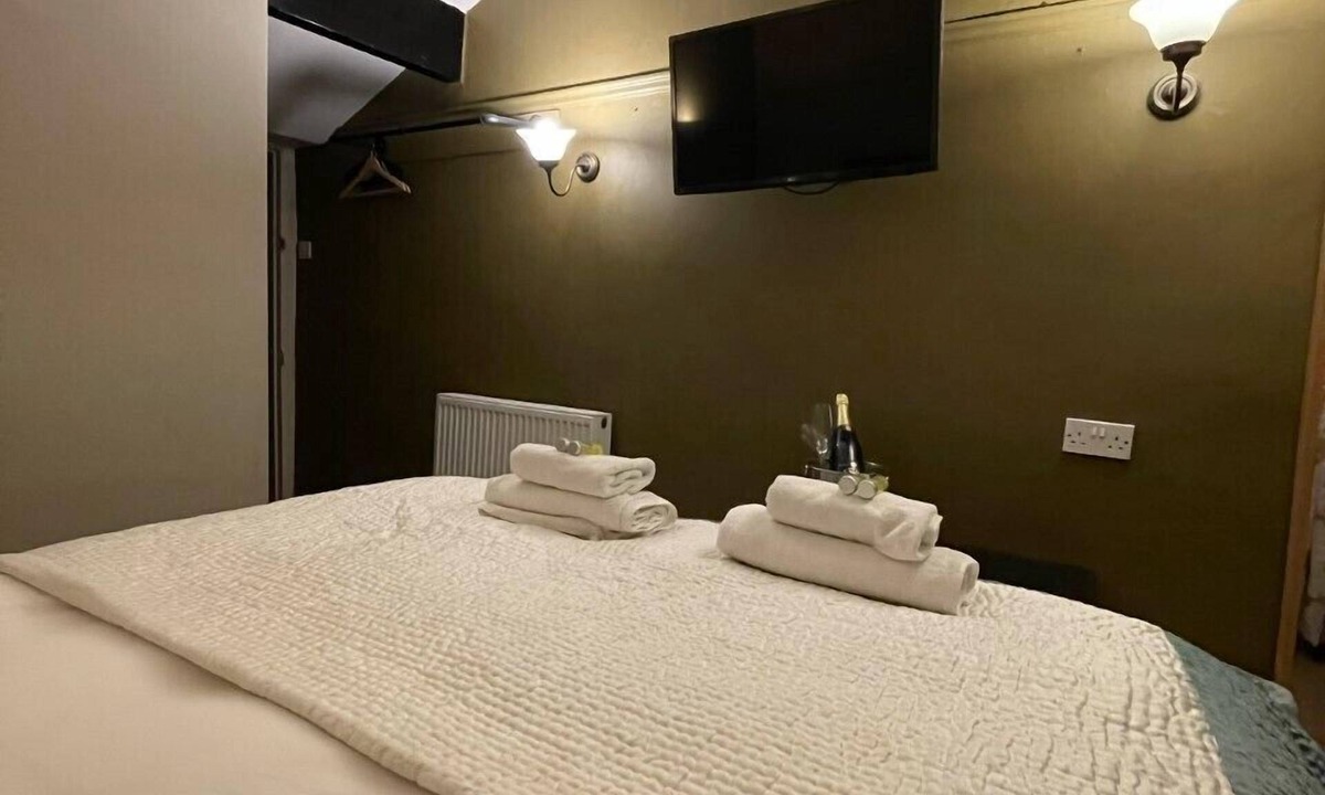 Litton Hotel | The Queens Litton