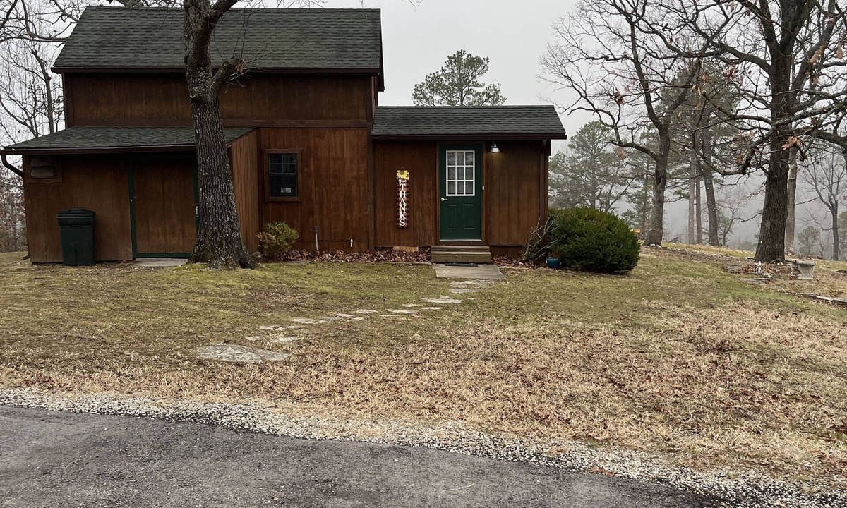 Eureka Springs Cabin | The Rustic Retreat @ Rocky Acres - Amazing Views!