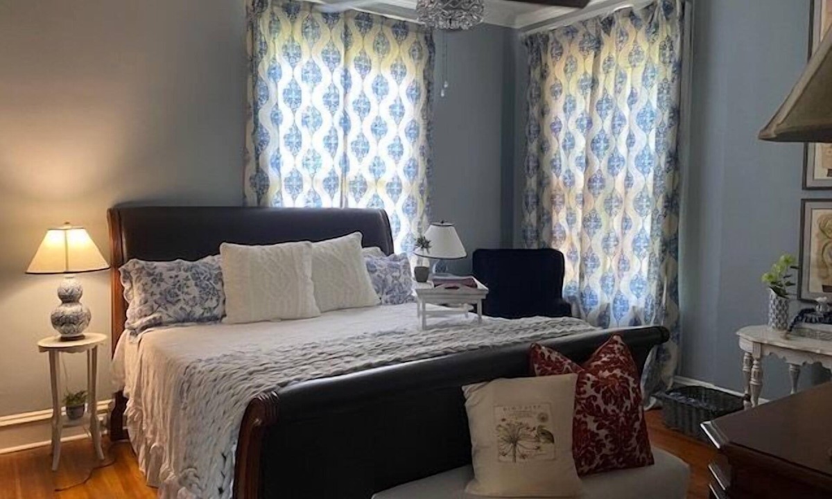 Laurel Bed & Breakfast | The Stinson Suite, Jenny's Downtown Hideaway Bed and Breakfast-The Stinson Suite