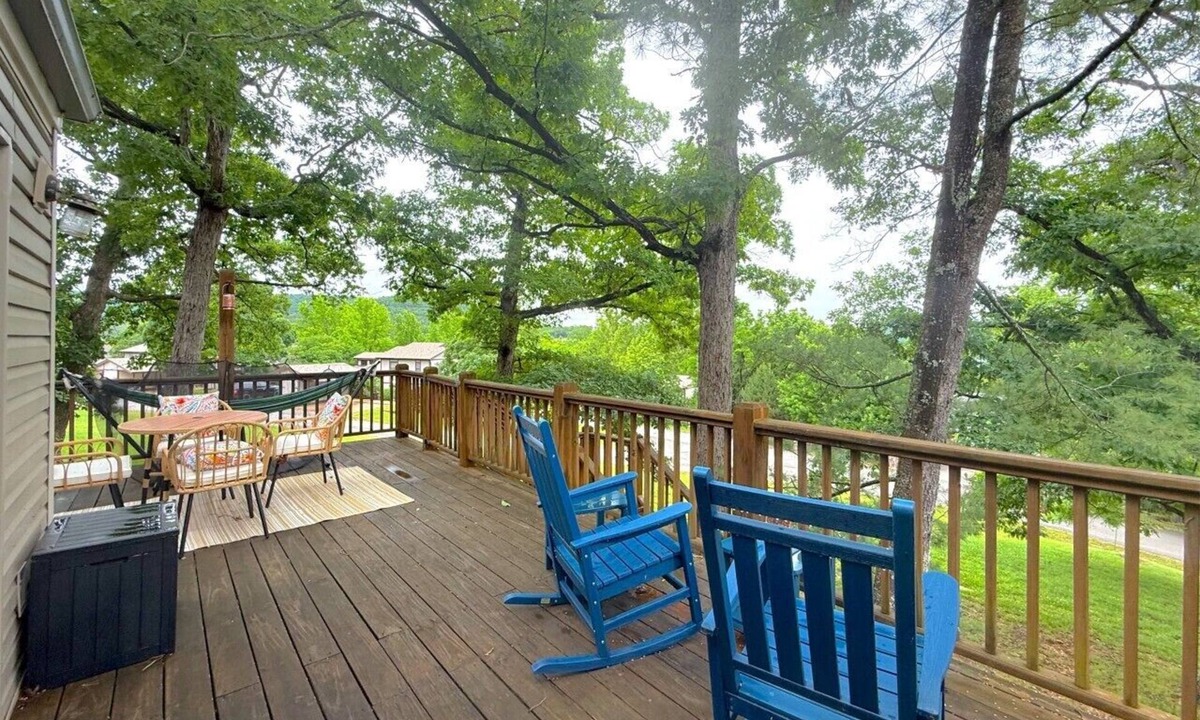 Holiday Island Apartment | The Sunset Perch | Pet-Friendly + Deck