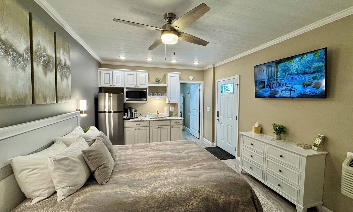 Wilmington Apartment | The Tranquility – 5 Min to WEC- Newly Upgraded