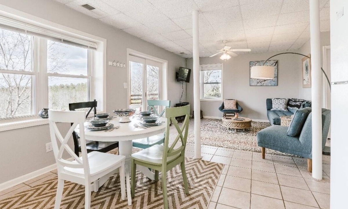 Tryon Ski Chalet | THE TRYON CHALET NEST- VIEWS, WINERIES & THE TRYON INTL EQUESTRIAN CENTER