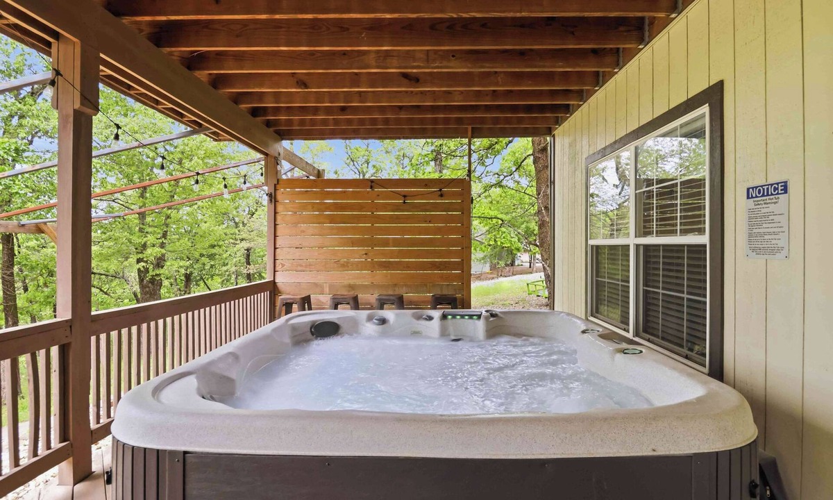 Bella Vista House | The Ubuntu-Hot Tub-Lake Windsor-2mi to Bike Park
