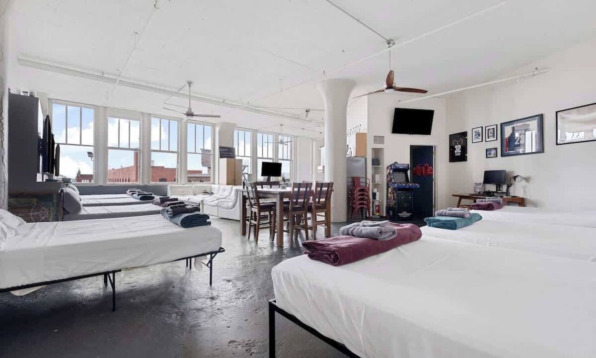 West Main Historic District Apartment | The Valhalla in Downtown Louisville with River View